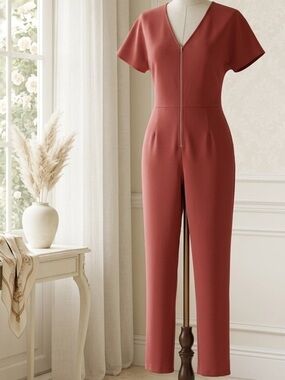 Polagram| Rust-Red V-Neck Short-Sleeve Jumpsuit w/Front Zip & Back Tie Sz L